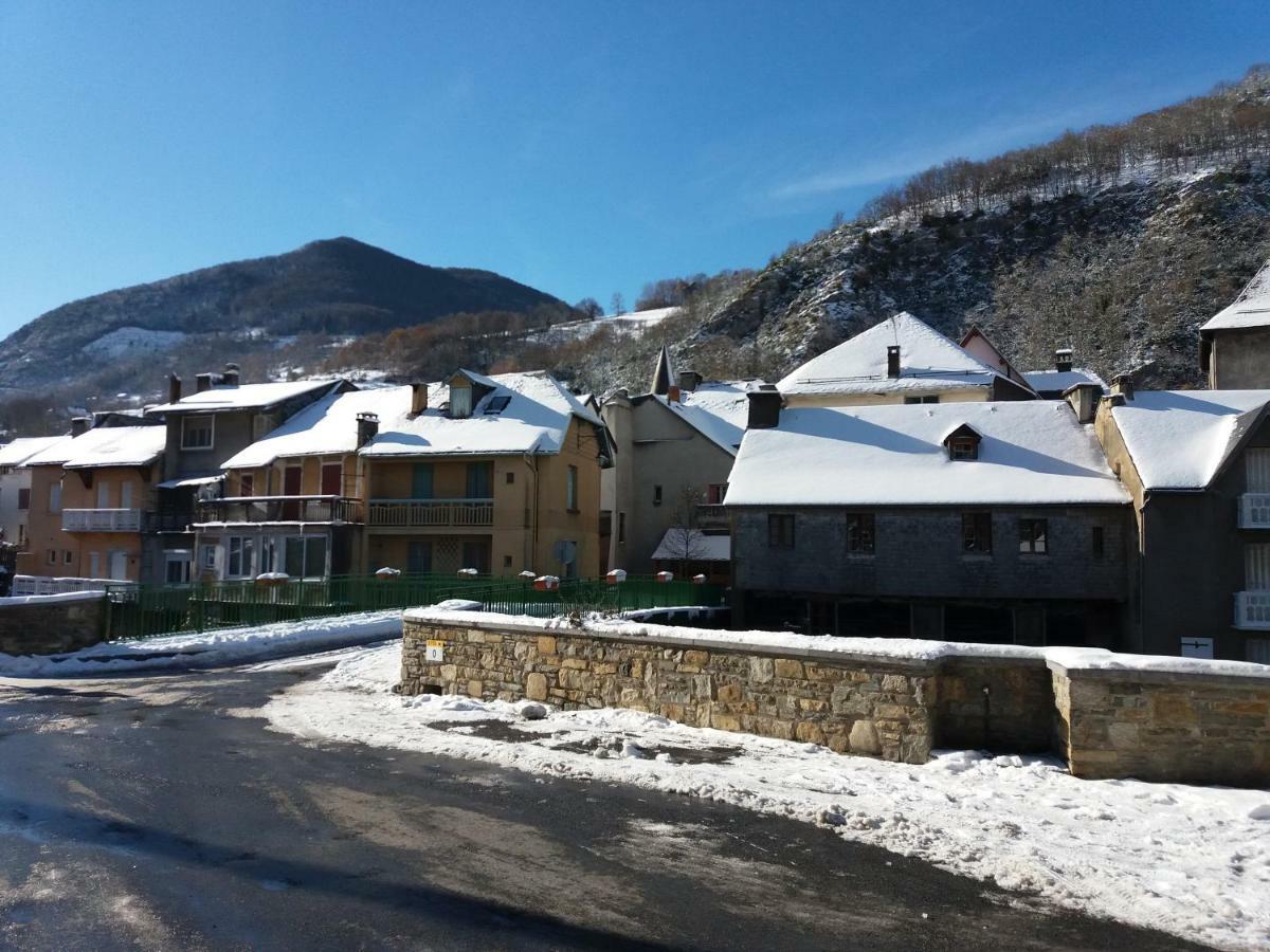 Locations Vacances A La Montagne Sarrancolin Exterior foto